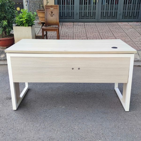 Bàn làm việc 1m4*70cm chân sắt cũ