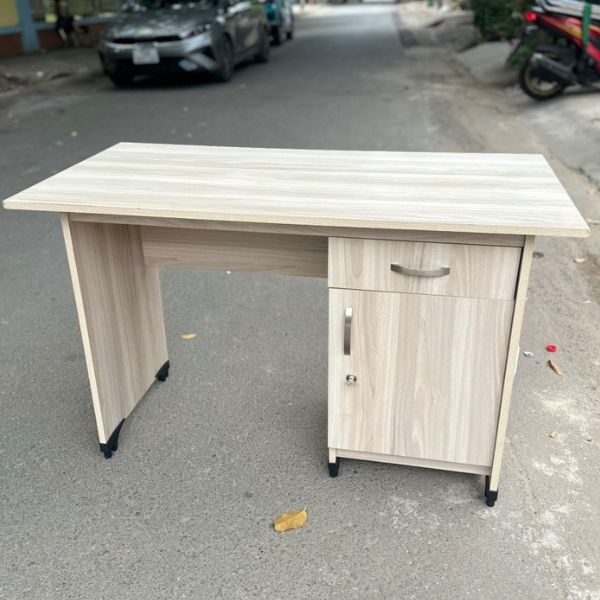 Bàn làm việc nhân viên có hộc 1m2 cũ