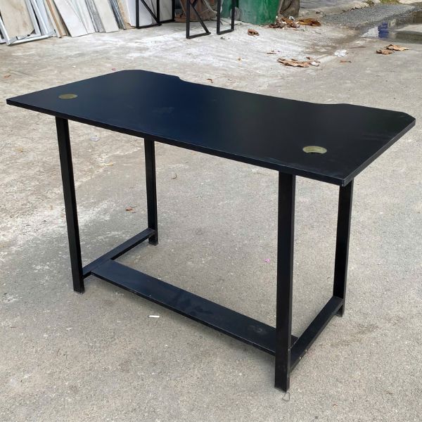Thanh lý Bàn làm việc nhân viên chân sắt 1m2*60cm