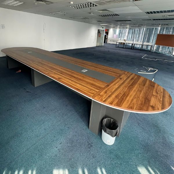 ban-hop-oval-6m-thanh-ly-gia-re