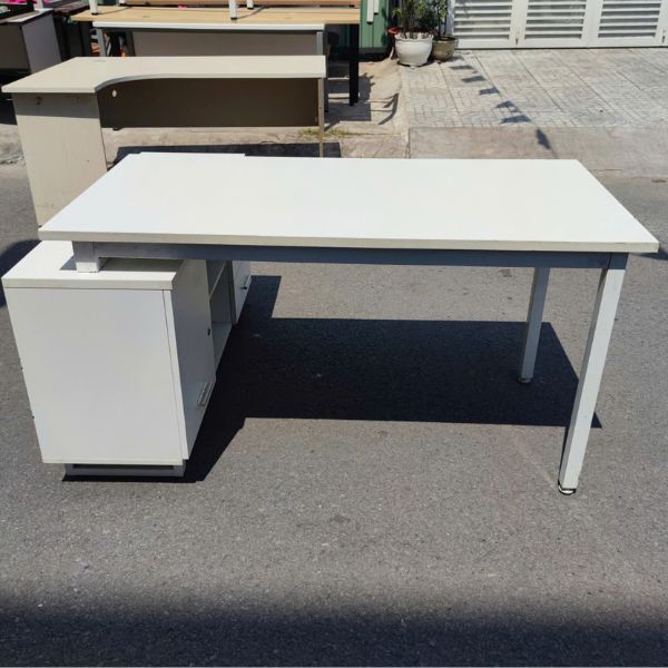 Bàn giám đốc 1m6 chân sắt mặt gỗ MDF mới 95%