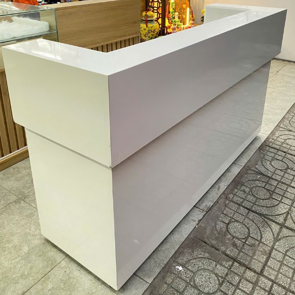 Quầy lễ tân 2m MDF màu trắng mới 98%