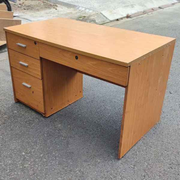 Bàn làm việc nhân viên 1m2 MDF màu vân gỗ cũ