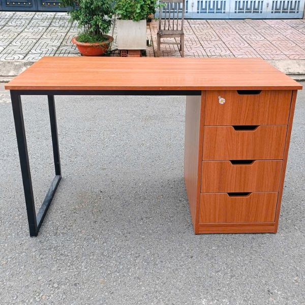 Bàn làm việc nhân viên 1m2 chân sắt có hộc