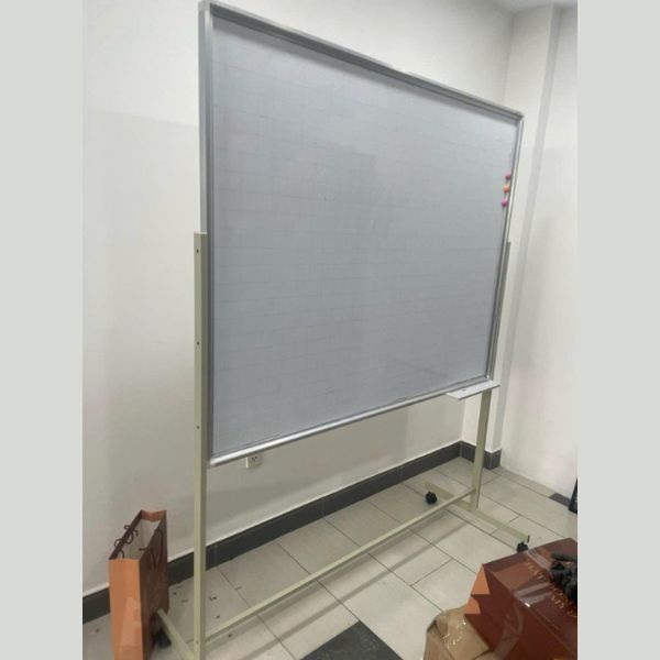 Bảng từ trắng viết bút lông 1 mặt có chân 1m8x1m2 mới 90%