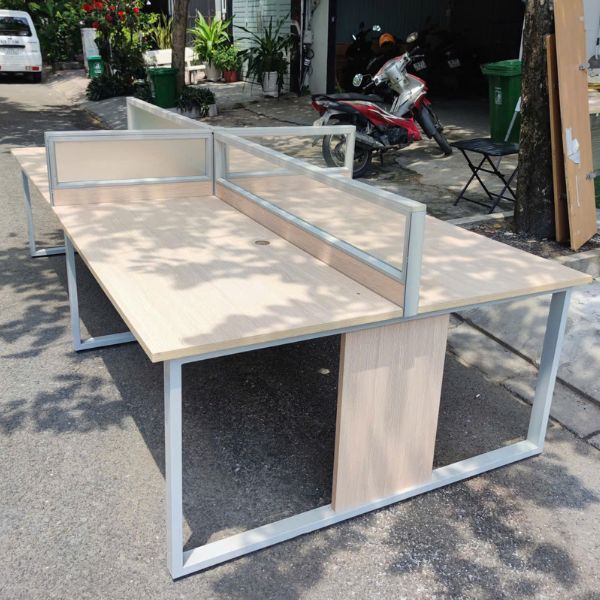 Thanh lý cụm bàn làm việc chân sắt 4 chỗ