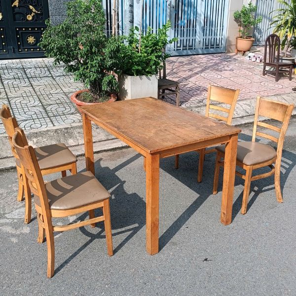 Bộ bàn ăn 4 ghế 1m2 gỗ tự nhiên màu nâu mới 90%
