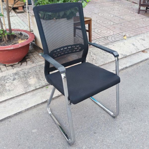 Ghế lưới chân quỳ màu đen thanh lý