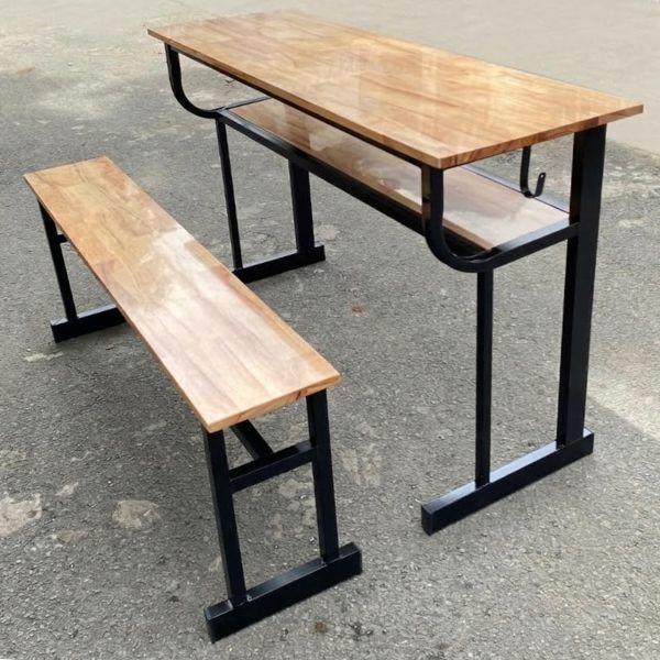 ban-ghe-hoc-sinh-chan-sat-day-dan-moi-100