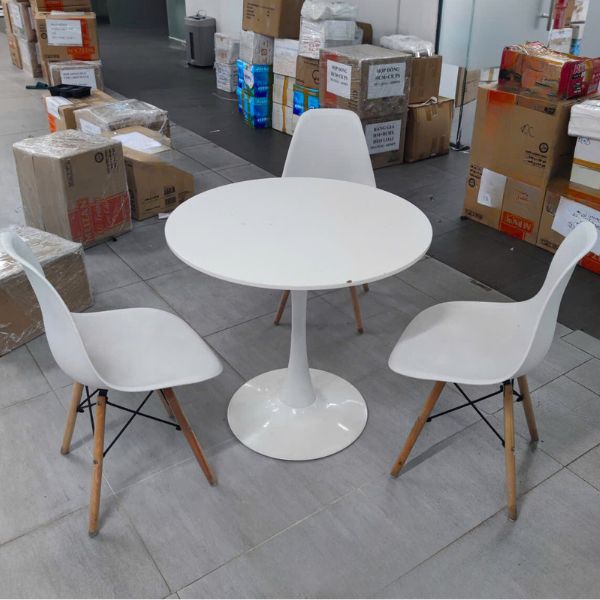 Bộ bàn ghế cafe Eames thanh lý (ghế 2 màu)