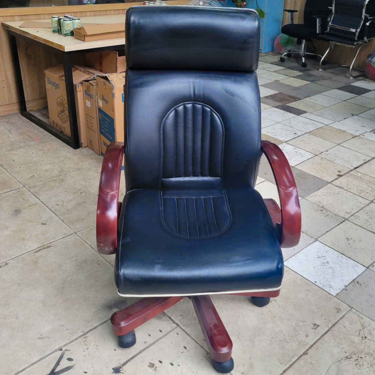 Thanh lý Ghế Giám đốc bọc da khung gỗ cũ đẹp