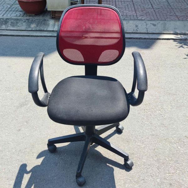 Thanh lý ghế xoay văn phòng lưng lưới đỏ mới 90%