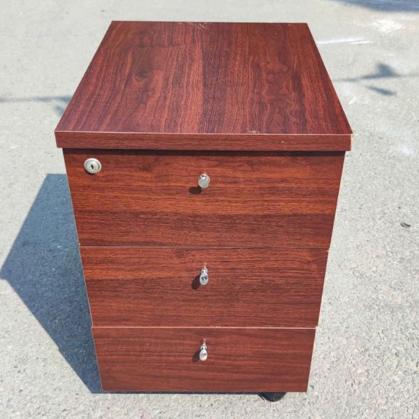 tu-cabin-3-ngan-go-cong-nghiep-nau-cu