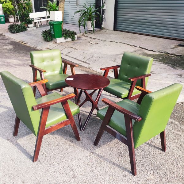 Thanh lý bàn ghế cafe gỗ mặt nệm 90%