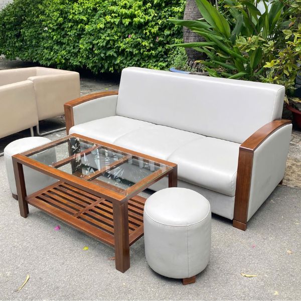 Sofa da khung gỗ tự nhiên sang trọng mới 90%