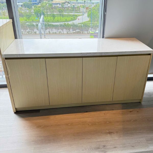 Thanh lý tủ bếp mặt đá sang trọng