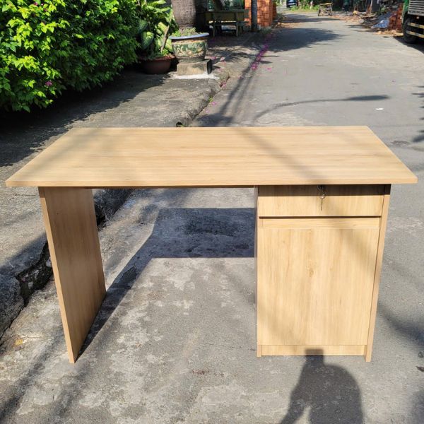 ban-lam-viec-1m2-hien-dai-ton-kho