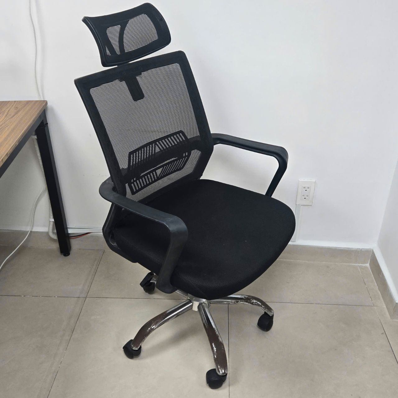 Ghế xoay văn phòng Hòa Phát lưng lưới tựa đầu cũ đẹp