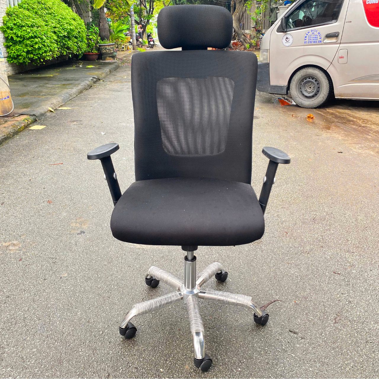 Ghế văn phòng có tựa đầu hiệu Đỉnh Phú mới 90%