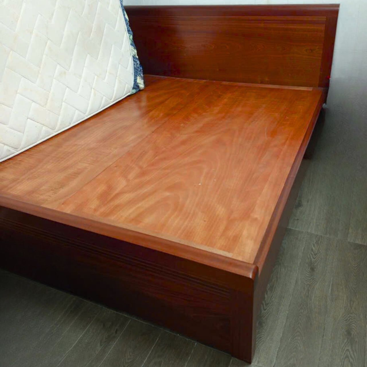 Giường gỗ xoan đào HAGL cao cấp mới 95%