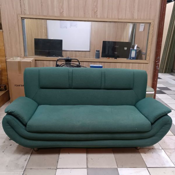 Sofa bọc vải 2m chân gỗ thanh lý