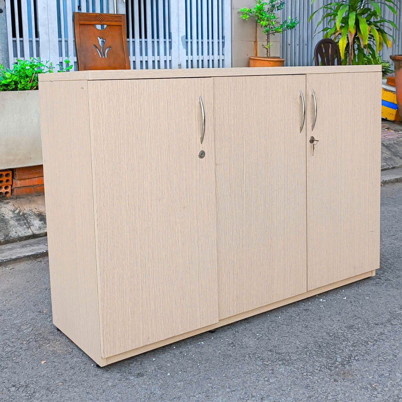 Tủ tài liệu văn phòng thấp 3 cánh 1m2 như mới