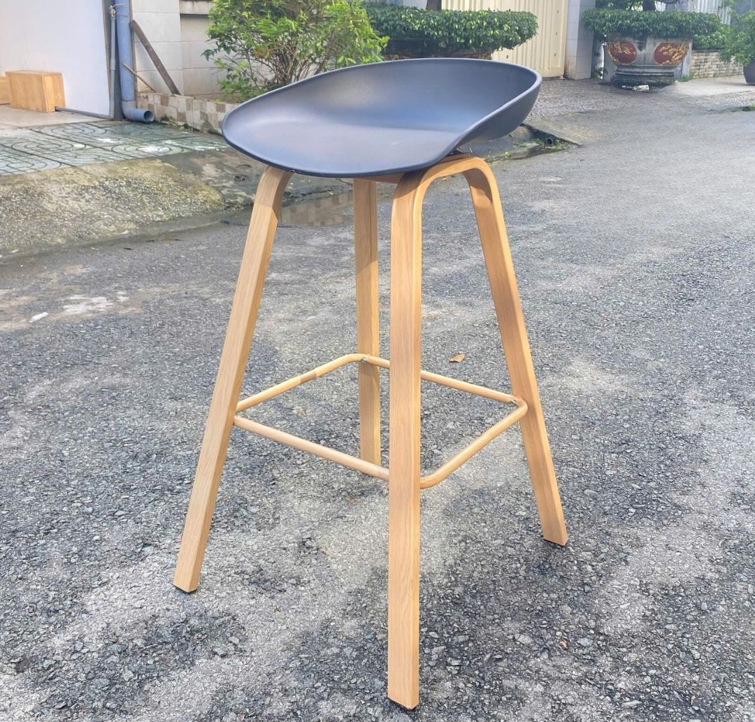 Ghế quầy bar chân gỗ mặt nhựa cao cấp mới 99%