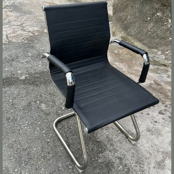 Ghế văn phòng chân quỳ inox đẹp bền như mới