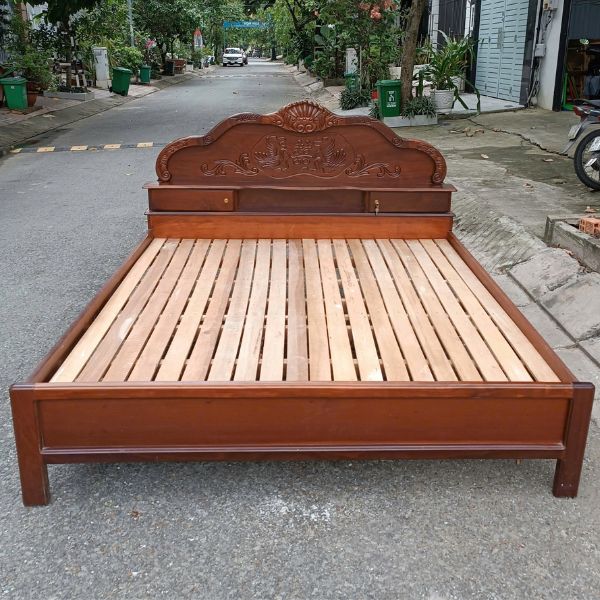 Thanh lý giường ngủ gỗ căm xe xịn 1m8x2m