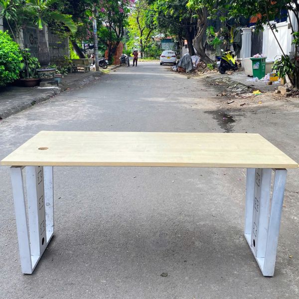 Bàn làm việc chân sắt 1m6x75cm dày dặn thanh lý