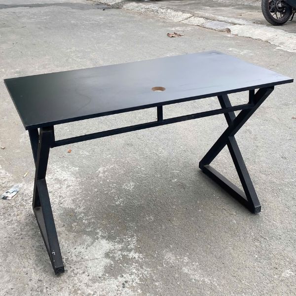 Bàn làm việc chân sắt 1m2 màu đen cũ đẹp