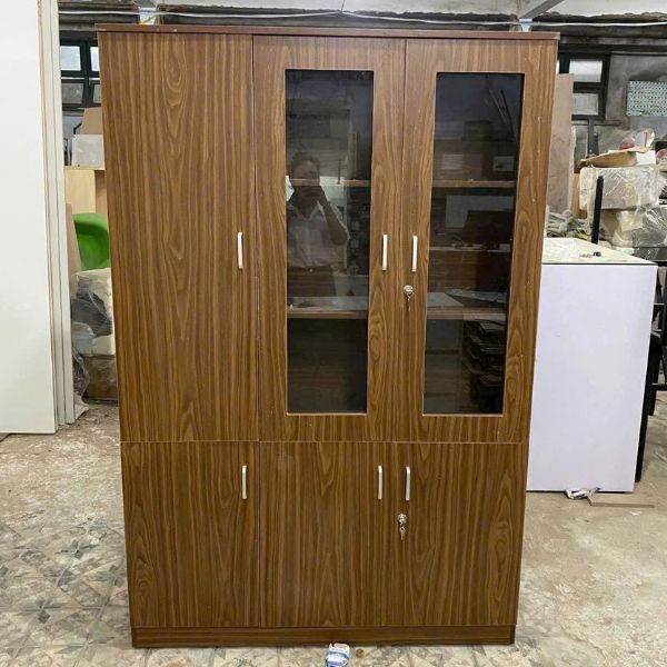 Tủ gỗ công nghiệp 3 buồng cửa kính bền đẹp