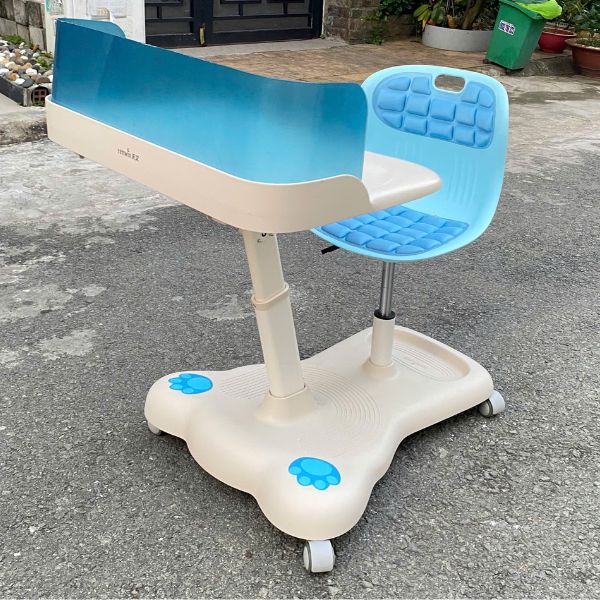 Thanh lý bàn học di động cho bé thiết kế thông minh