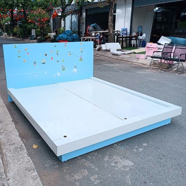 Thanh lý giường gỗ công nghiệp MDF 1m8 đẹp
