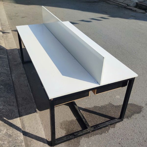 Cụm bàn làm việc nhóm 4 người có vách ngăn 2m cũ