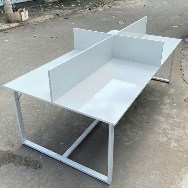 Bàn làm việc nhóm 4 người có vách ngăn thanh lý