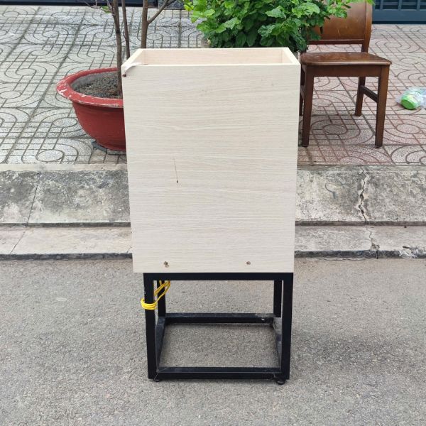 Kệ để chậu cây có bánh xe di chuyển thanh lý