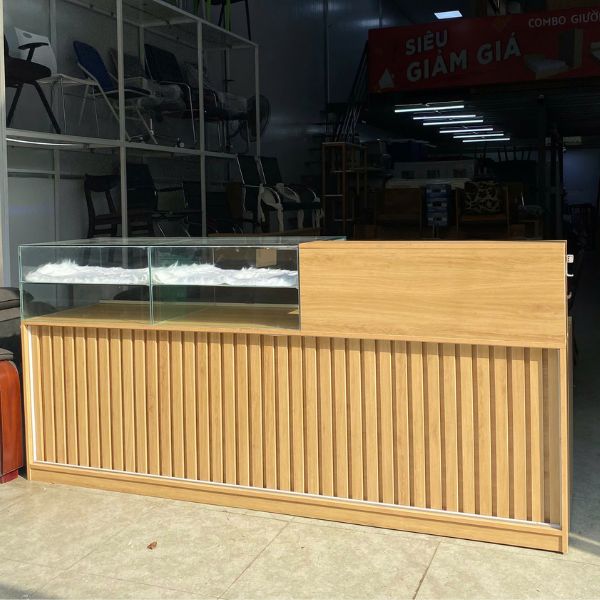 Thanh lý quầy thu ngân gỗ nan full led kèm tủ kính trưng bày