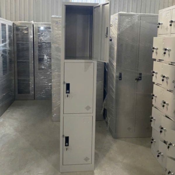Thanh lý tủ loker sắt 3 ngăn mới 99%