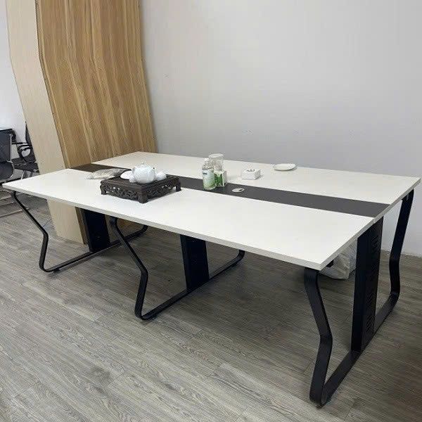 Thanh lý bàn họp chân sắt nhập khẩu 2m4 tồn kho