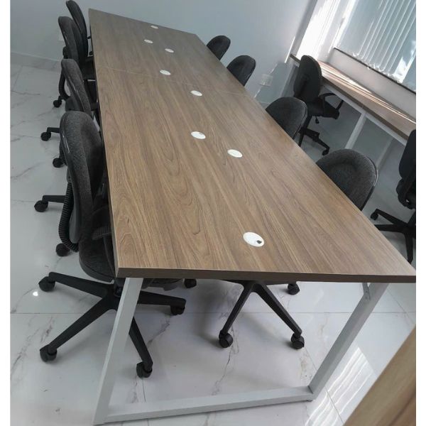 Thanh lý bàn họp chân sắt vuông tồn kho